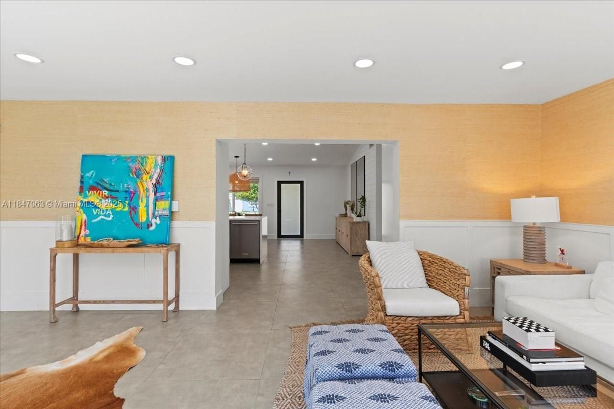 Interior, Living room, Pendant Lights, Recessed Lighting