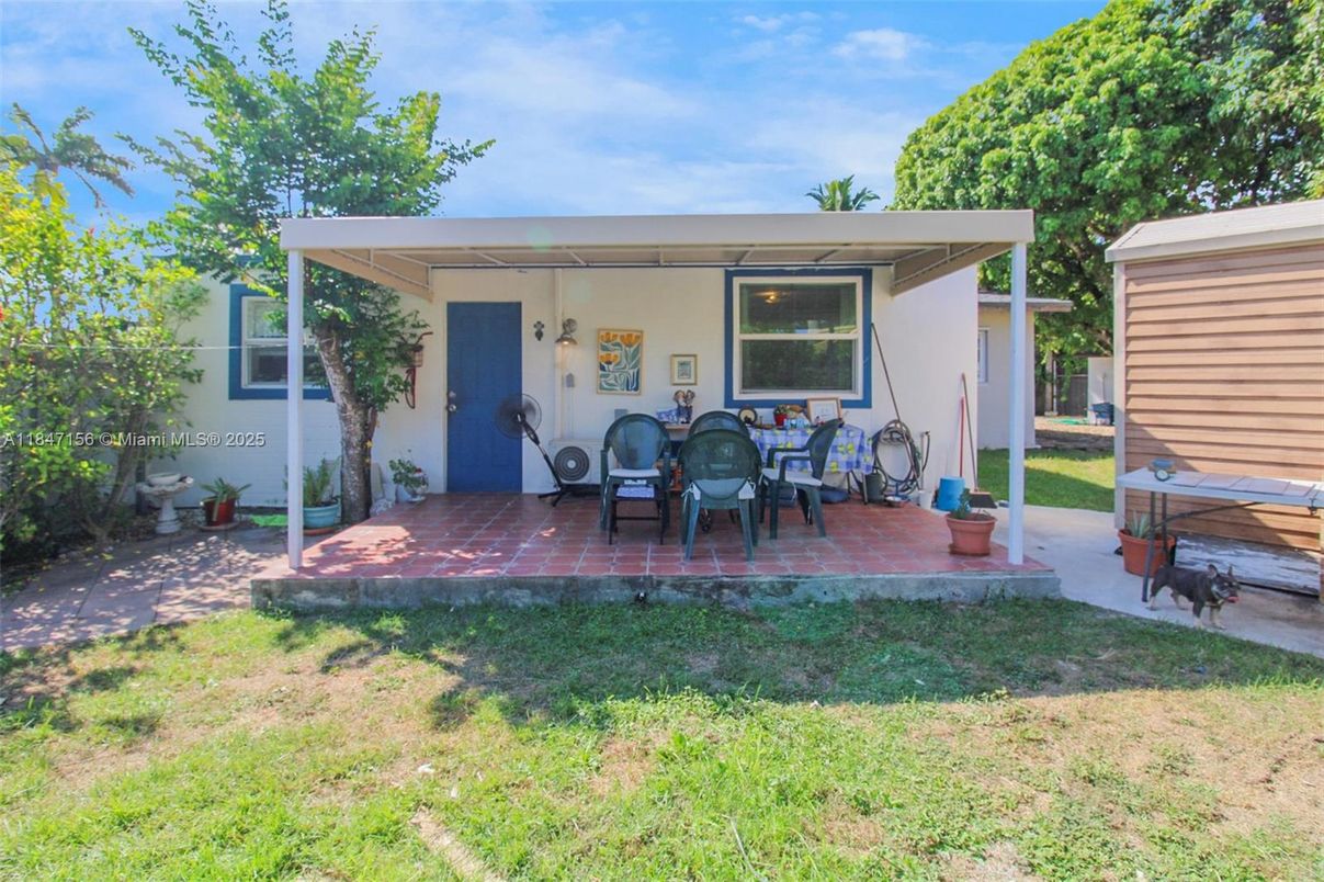 Backyard, Exterior