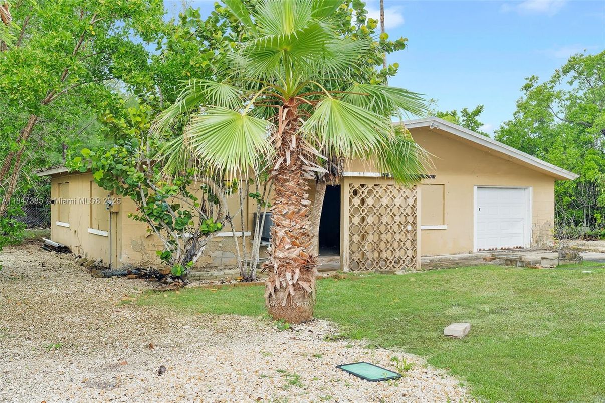 Backyard, Detached Garage, Exterior