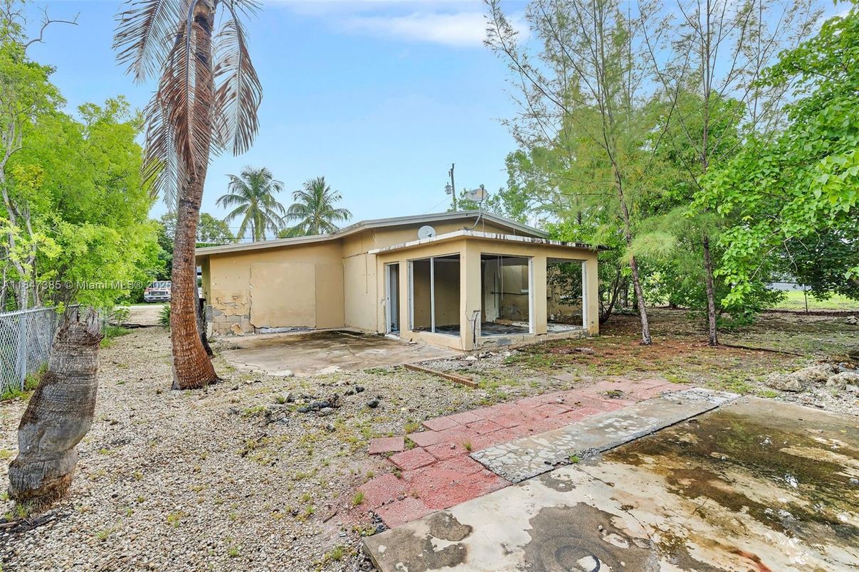 Backyard, Exterior