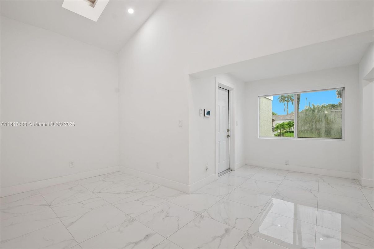 Empty room, Interior, Marble, Recessed Lighting