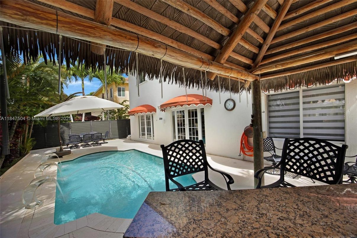 Exterior, Pool