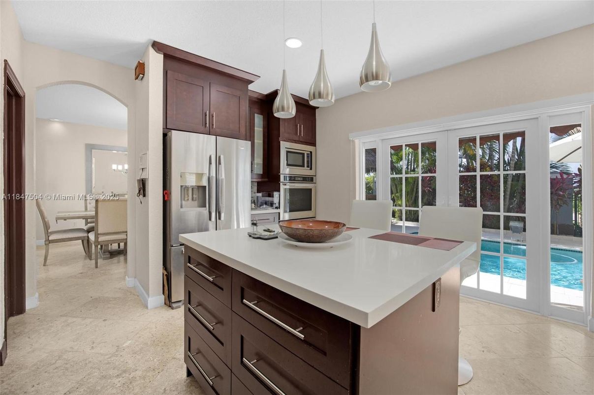 Dining room, Interior, Kitchen, Pendant Lights, Recessed Lighting, Stainless Steel Appliances