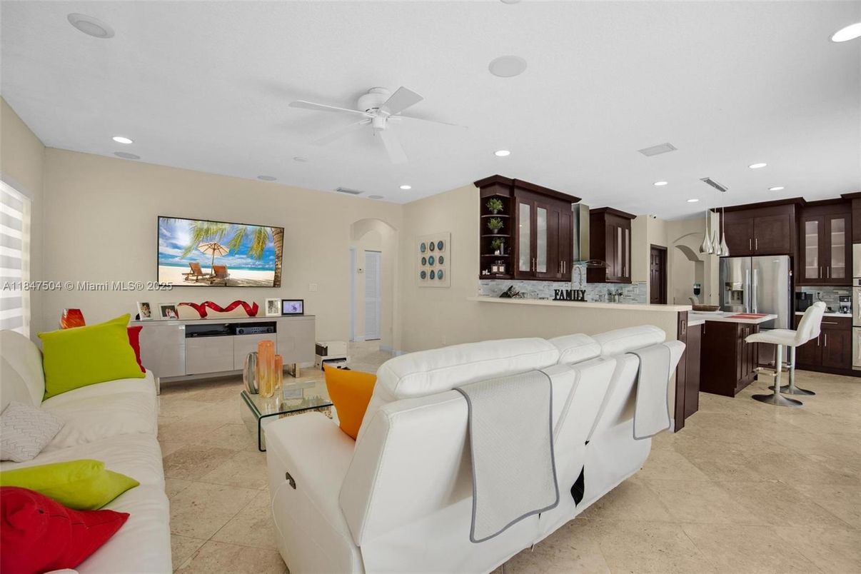 Interior, Kitchen, Living room, Recessed Lighting, Stainless Steel Appliances
