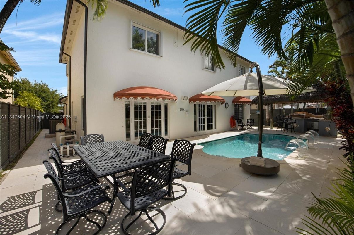 Exterior, Pool