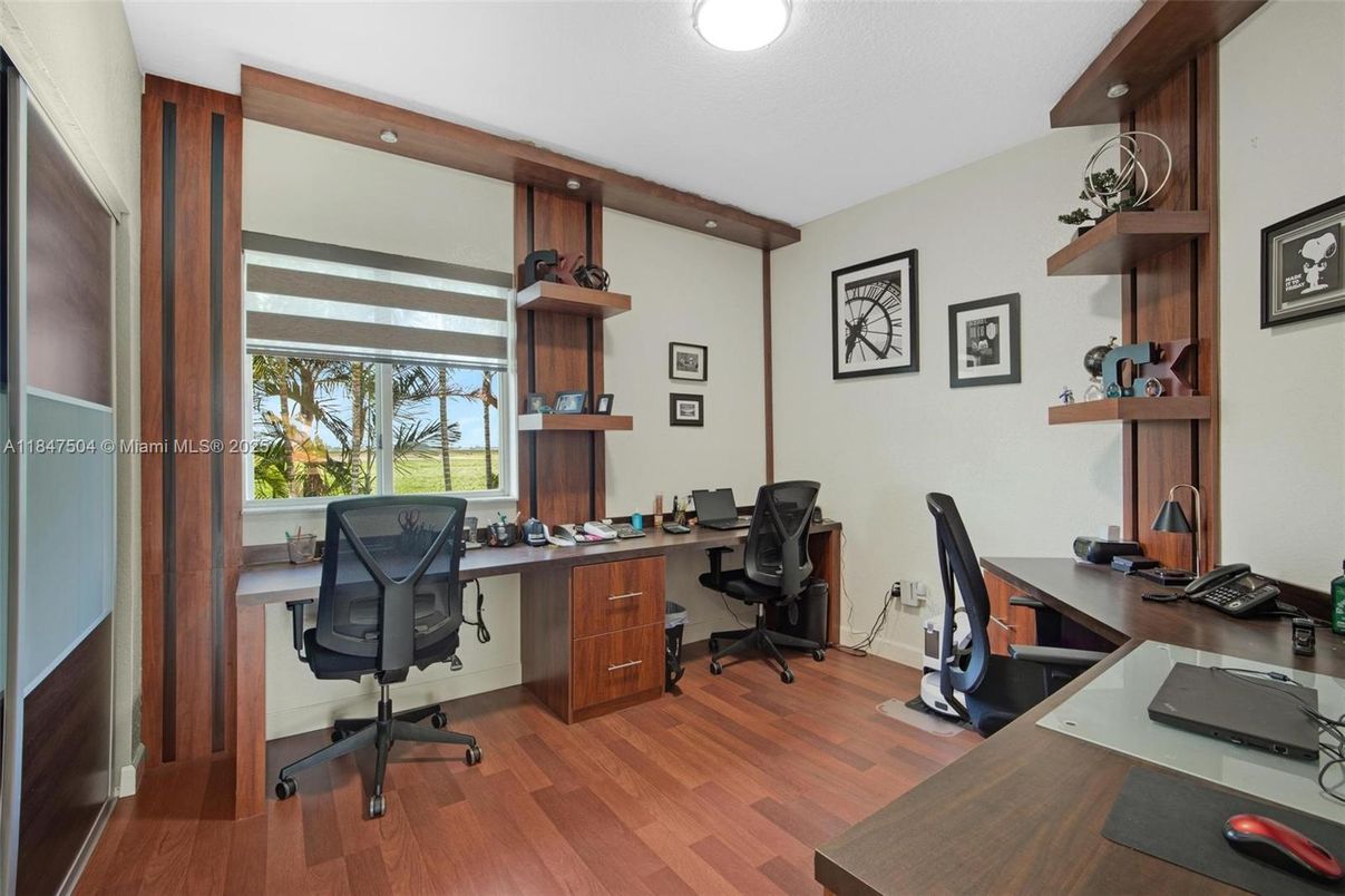 Home Office, Interior, Recessed Lighting, Wooden Beams, Wood Texture Flooring