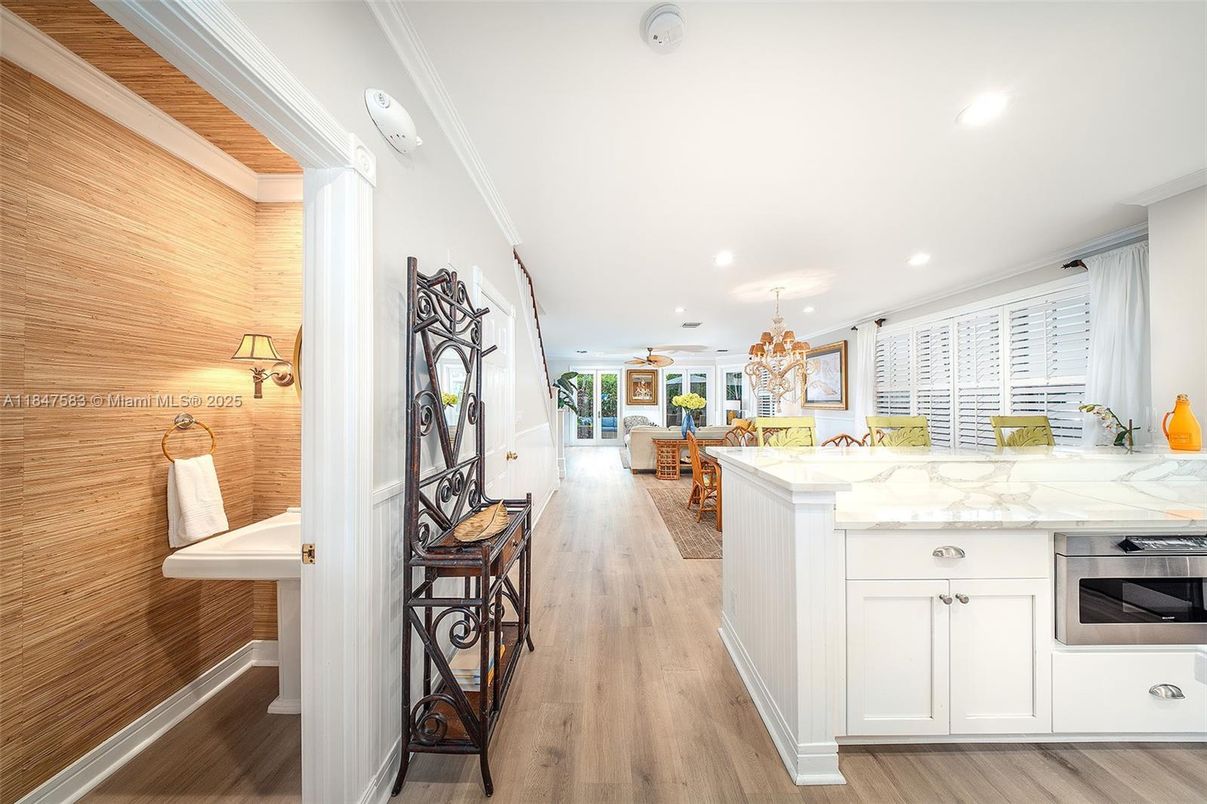 Dining room, Interior, Kitchen, Pendant Lights, Recessed Lighting, Wood Texture Flooring