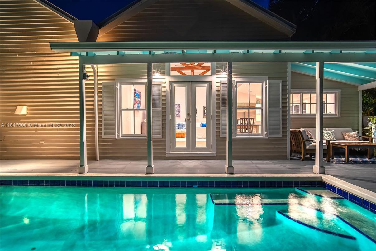 Exterior, Pool