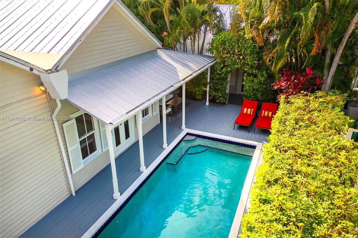 Exterior, Pool