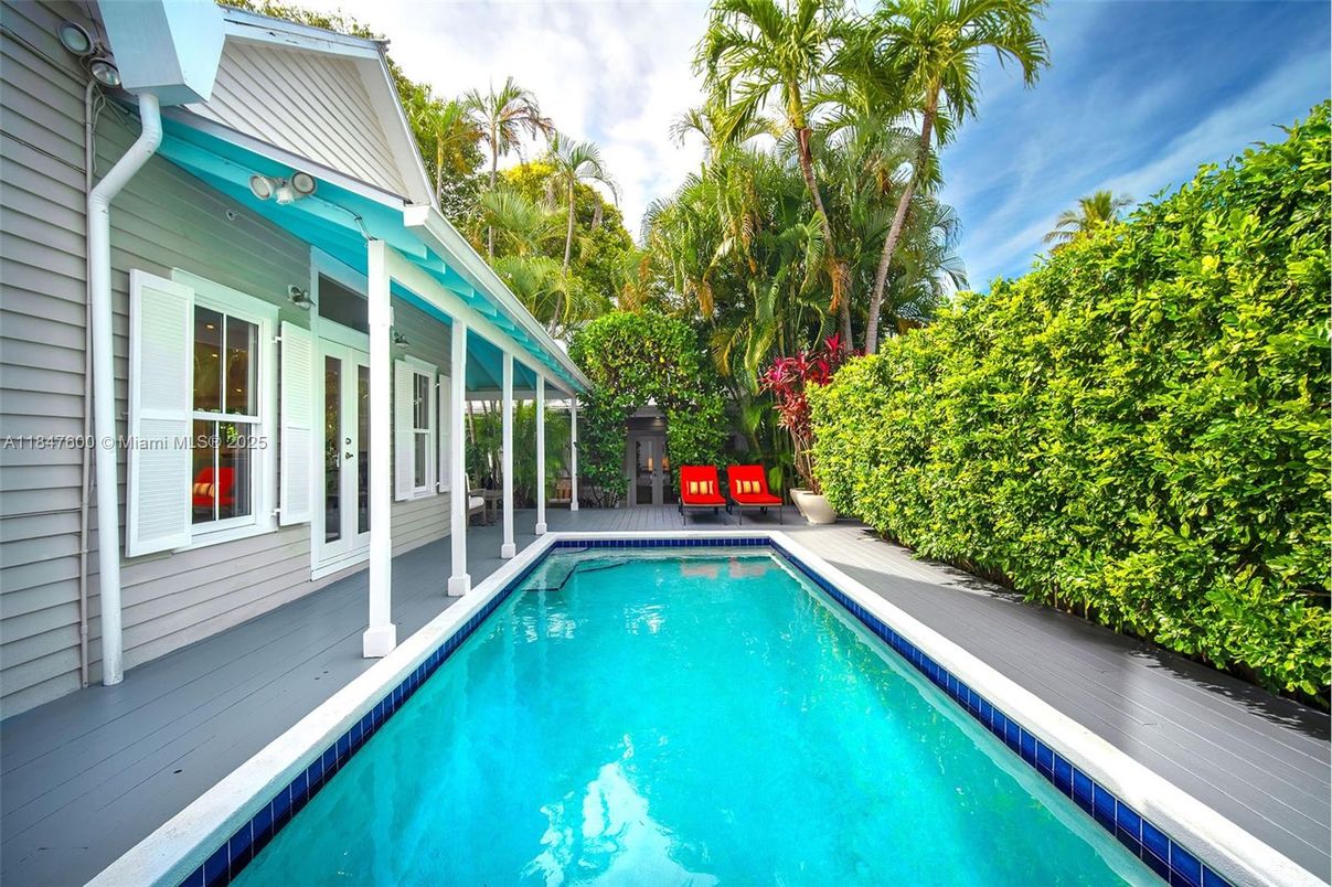 Exterior, Pool