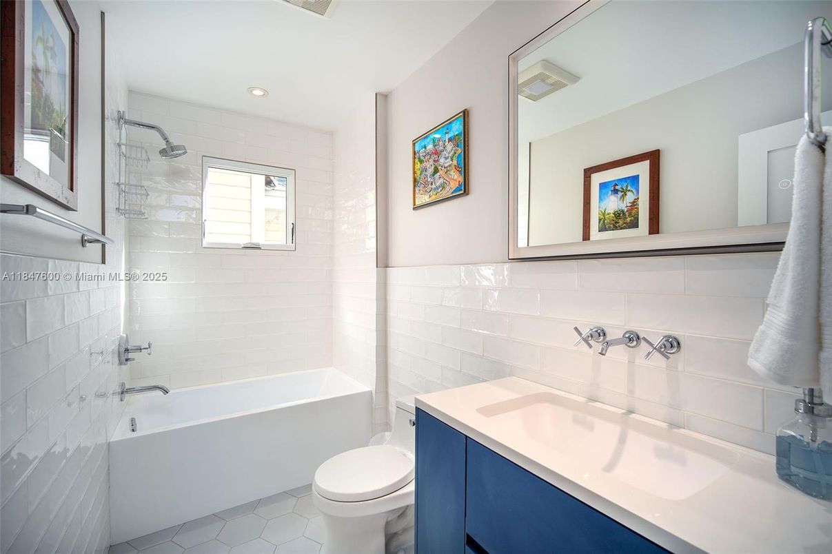 Bathroom, Interior, Recessed Lighting