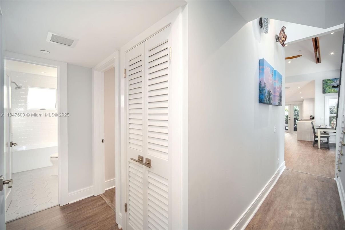 Interior, Recessed Lighting, Wood Texture Flooring