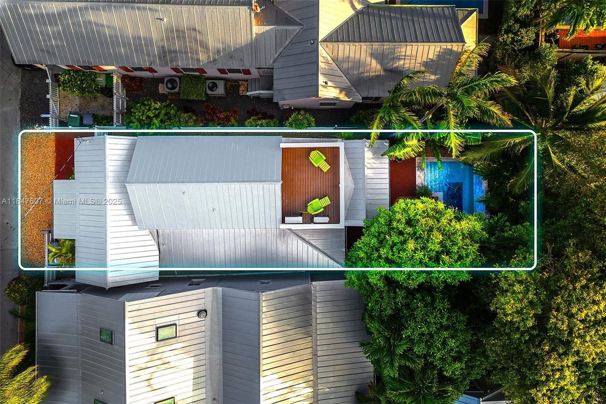 Exterior, Drone
