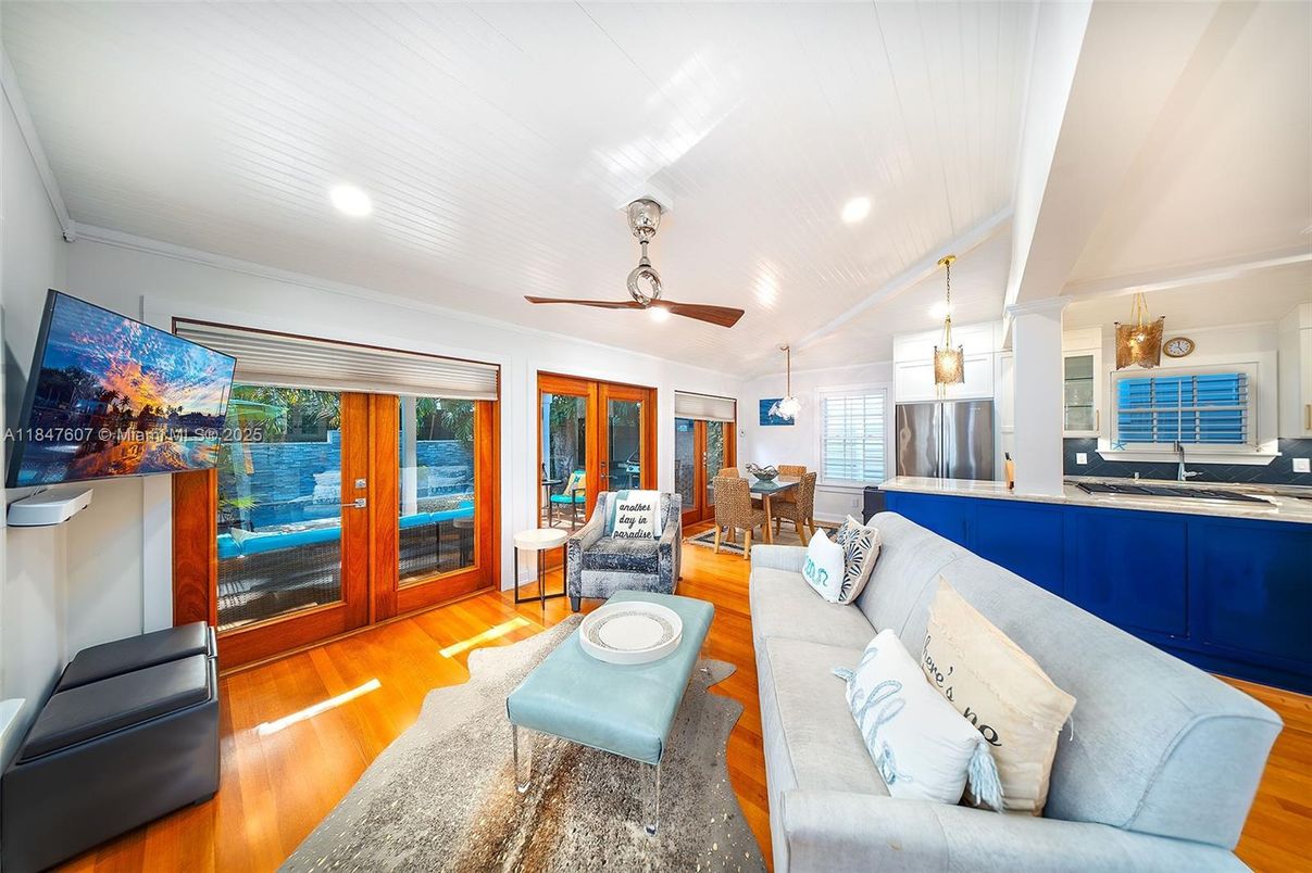 Dining room, Interior, Living room, Pendant Lights, Recessed Lighting, Wood Texture Flooring