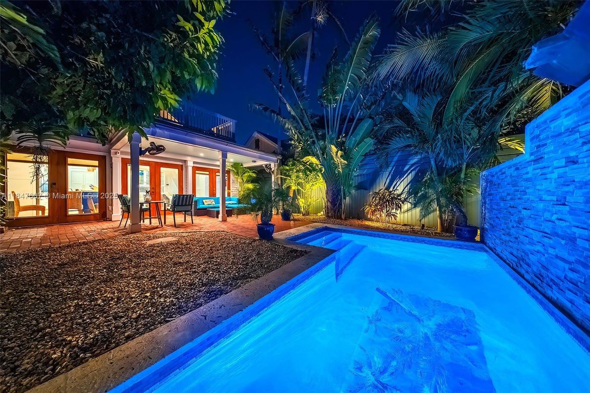 Exterior, Pool