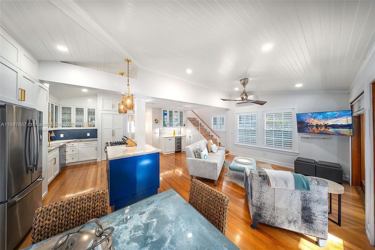 Interior, Kitchen, Living room, Pendant Lights, Recessed Lighting, Wood Texture Flooring