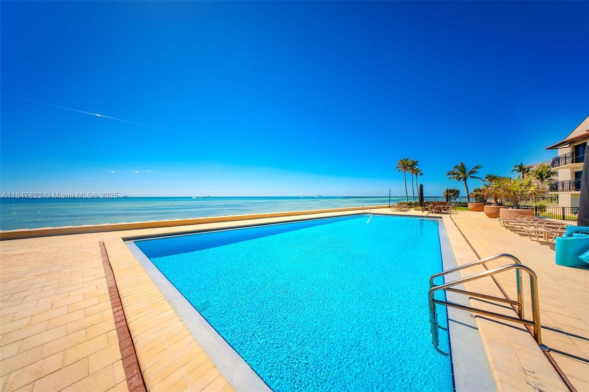 Exterior, Pool, Water