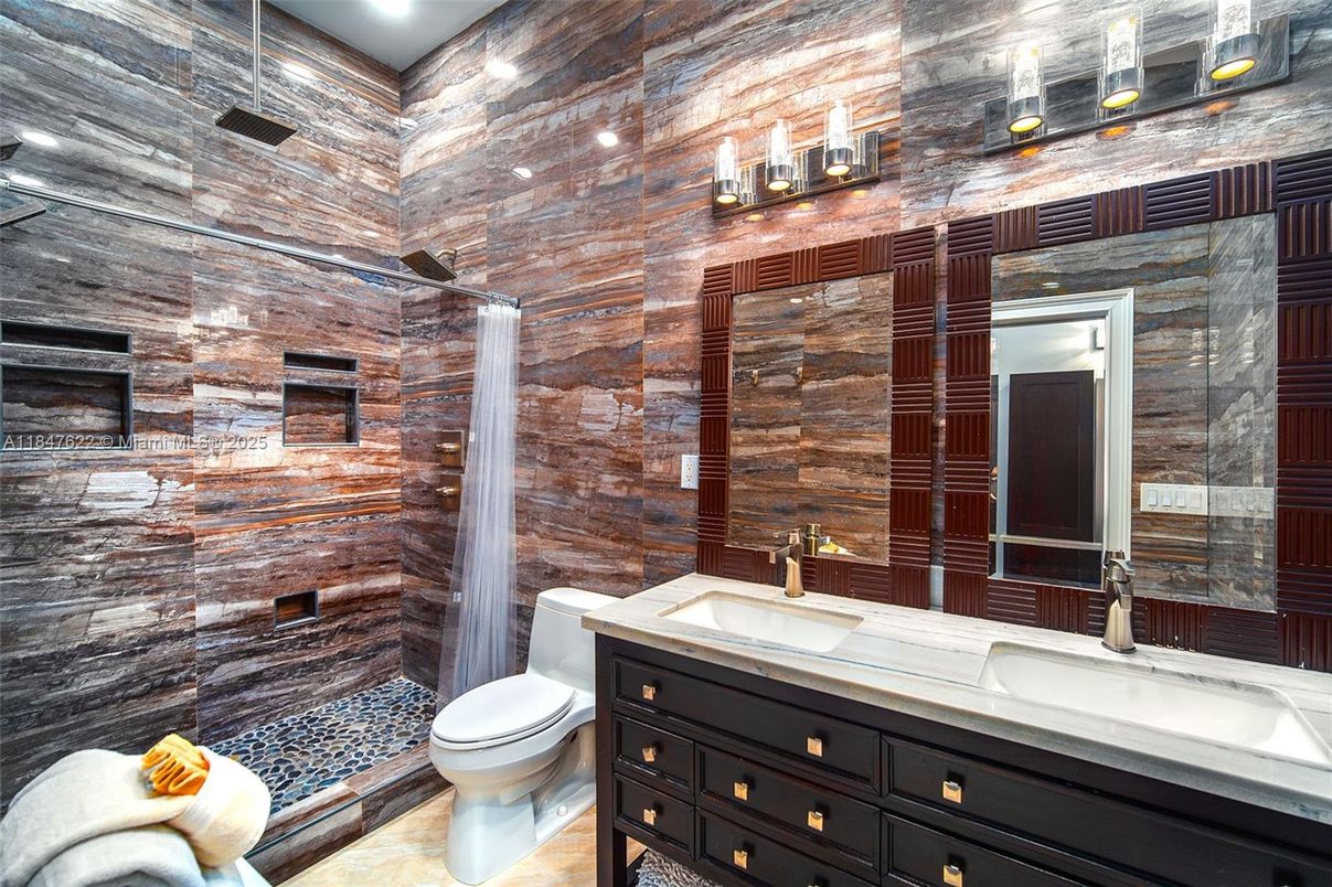 Bathroom, Dual Sink Vanities, Interior, Recessed Lighting