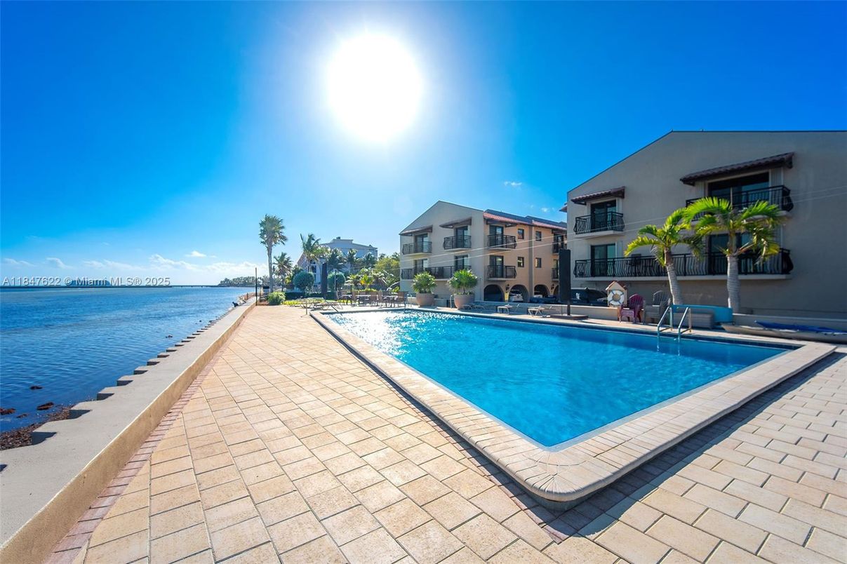 Exterior, Pool, Water