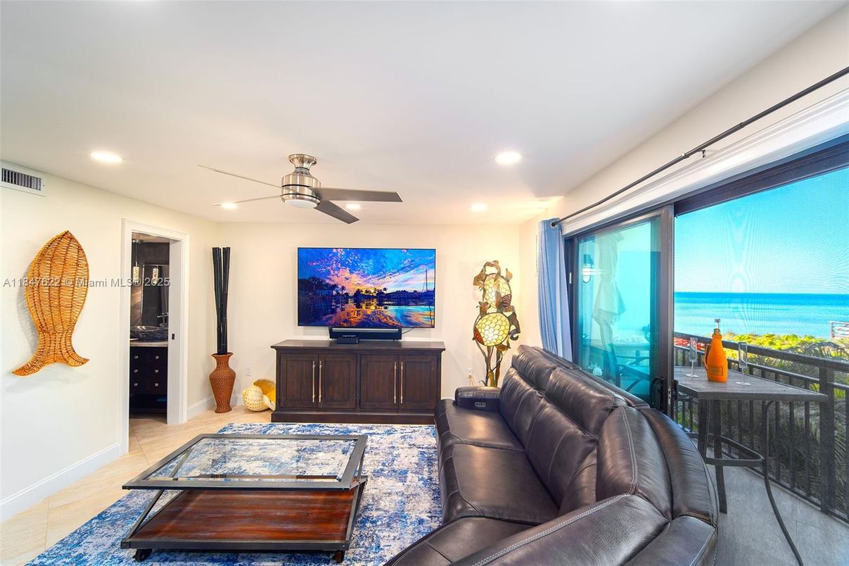 Interior, Living room, Recessed Lighting, Water