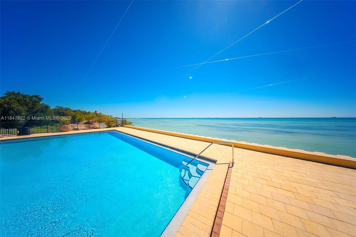 Exterior, Pool, Water