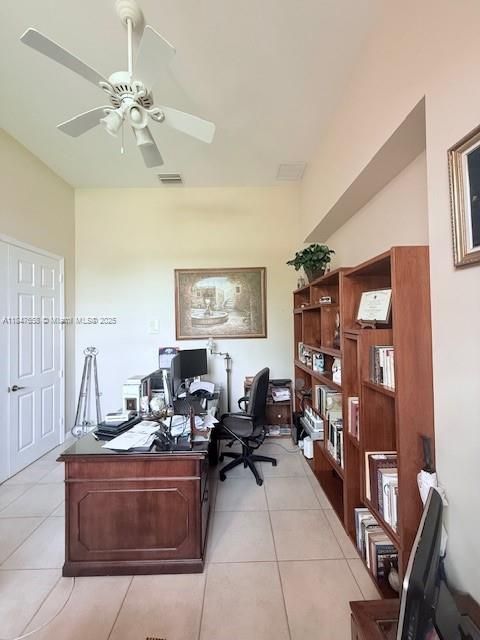 Home Office, Interior