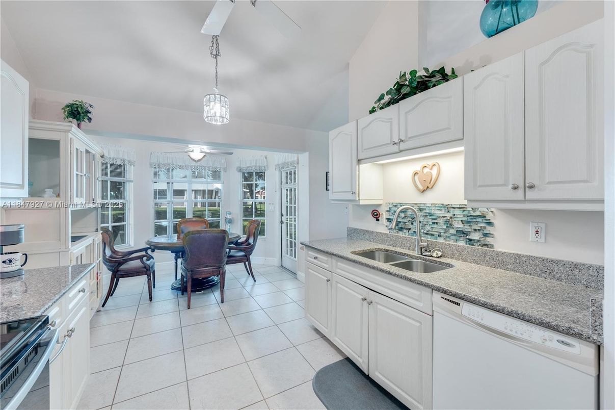 Dining room, Interior, Kitchen, Pendant Lights