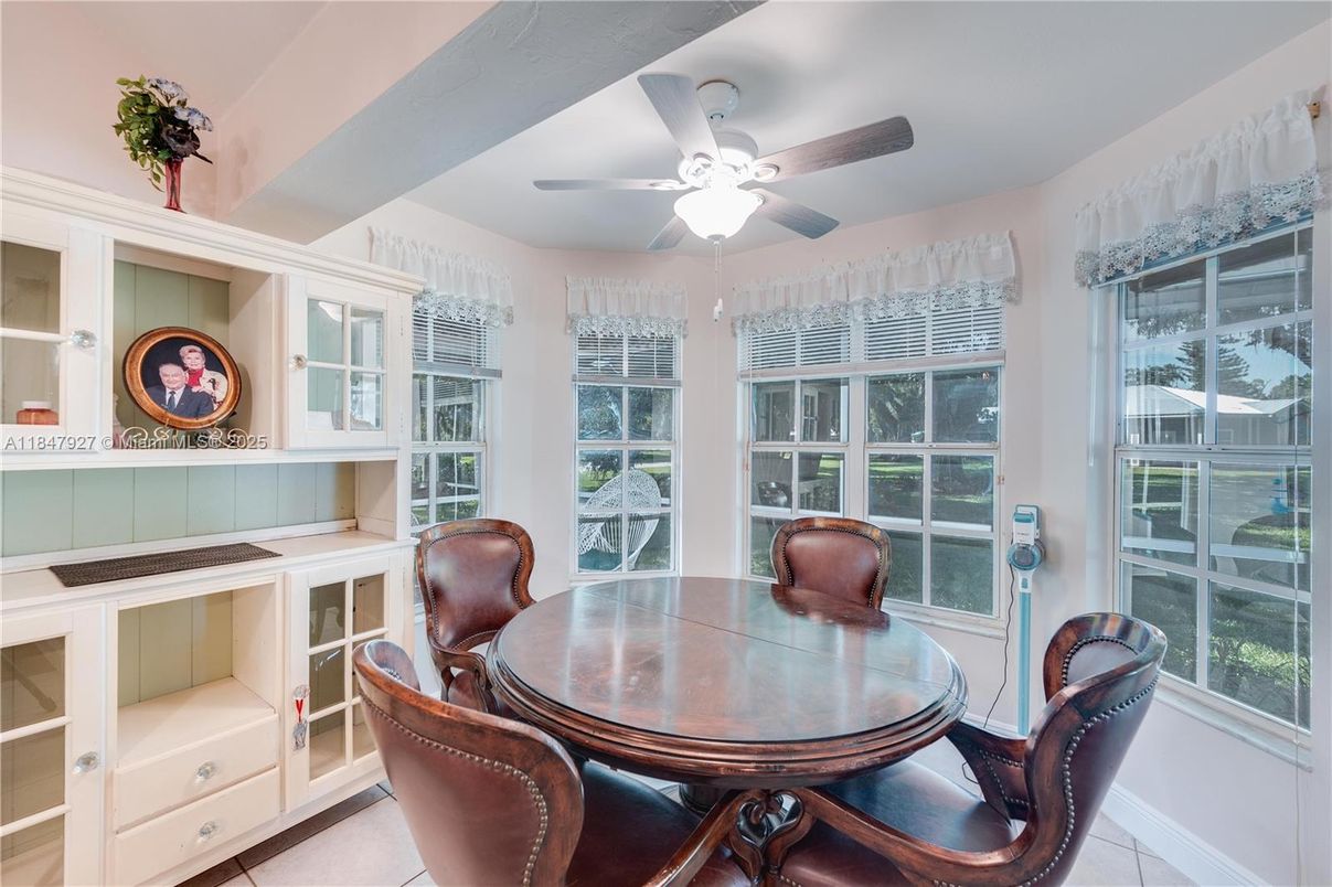 Dining room, Interior