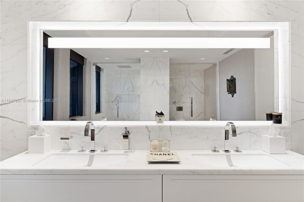 Bathroom, Interior, Marble Walls, Recessed Lighting