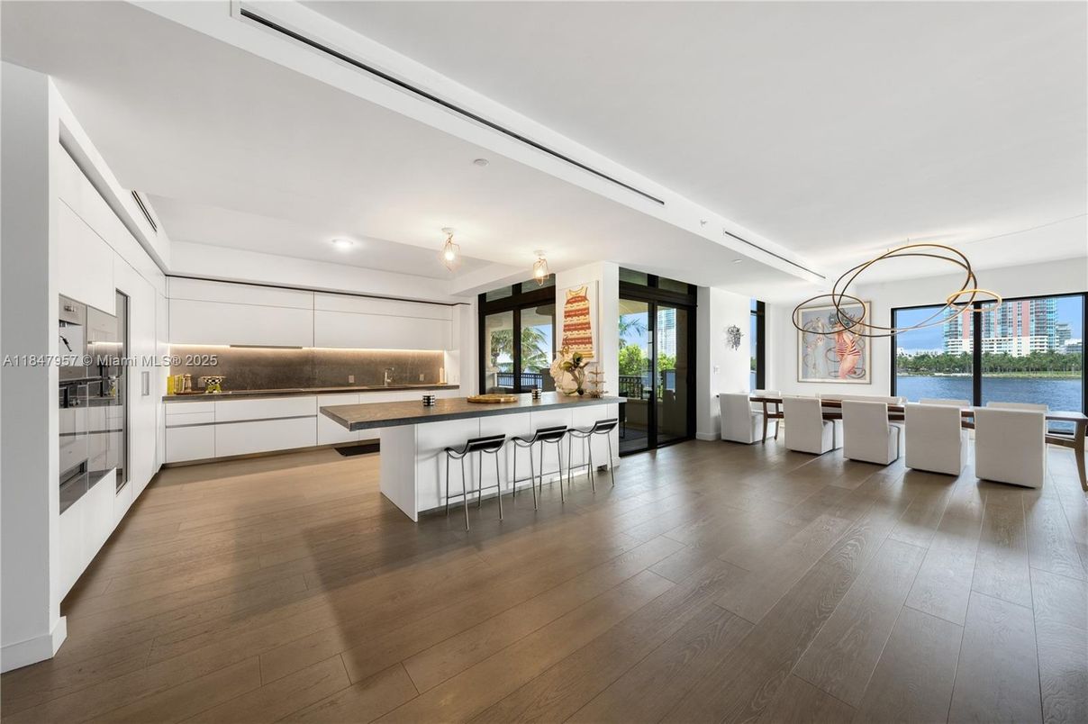 Interior, Recessed Lighting, Water, Wood Texture Flooring