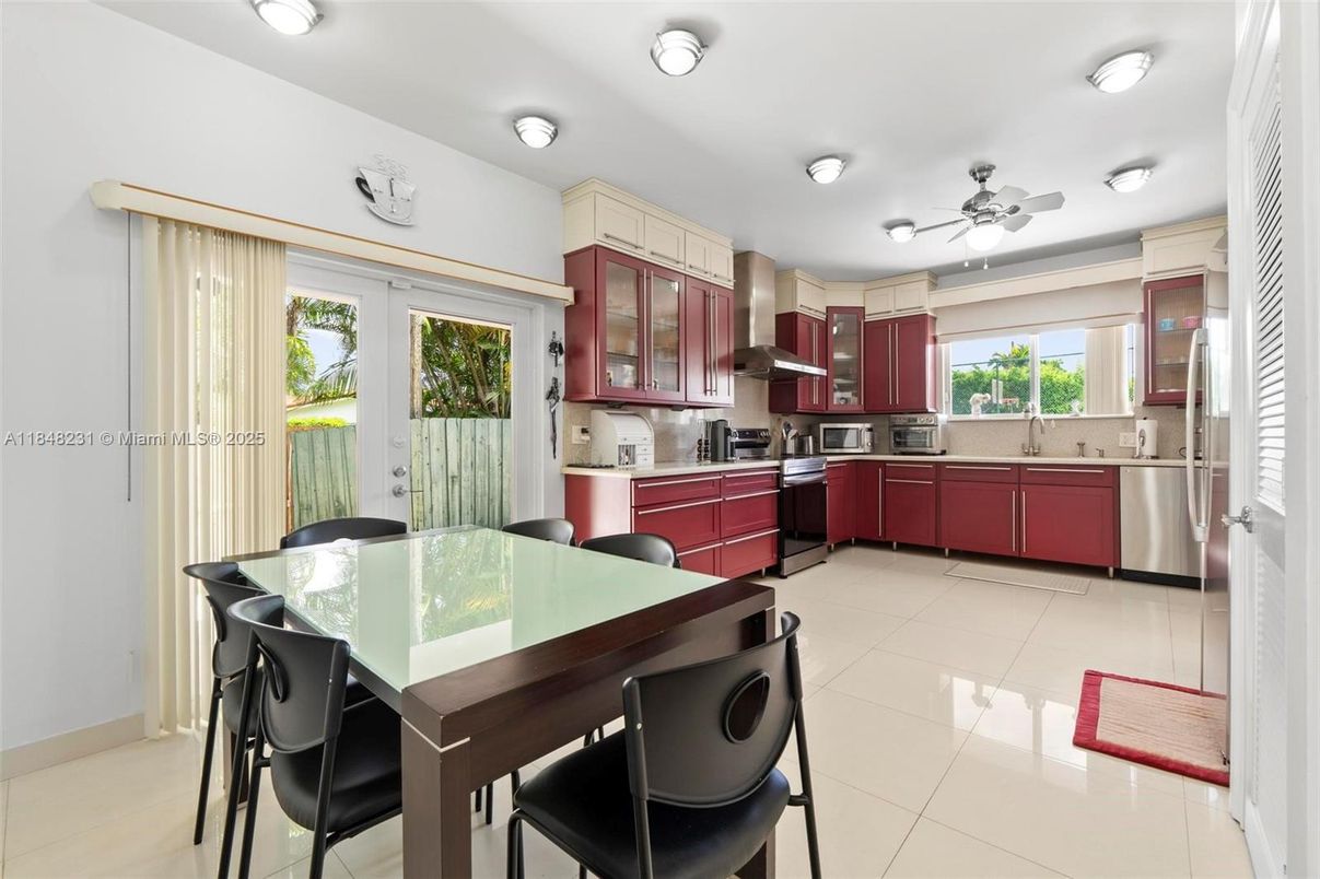 Dining room, Interior, Kitchen, Recessed Lighting, Stainless Steel Appliances