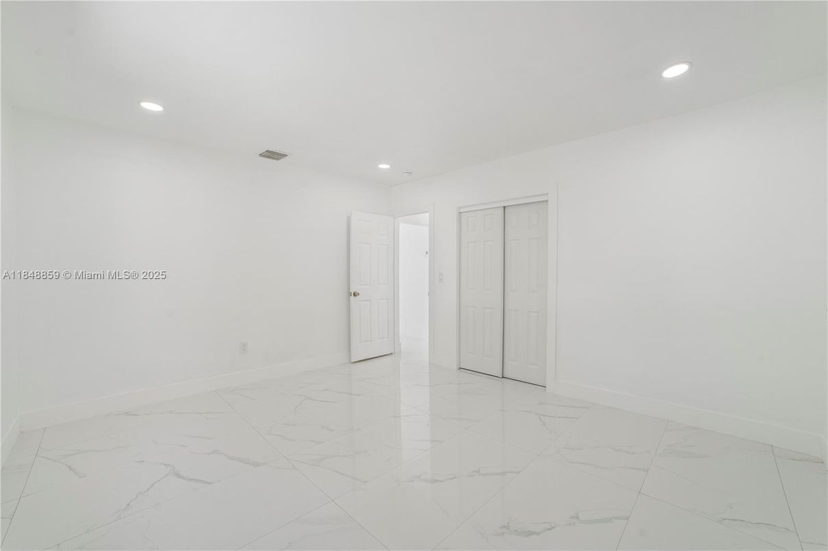 Empty room, Interior, Marble, Recessed Lighting