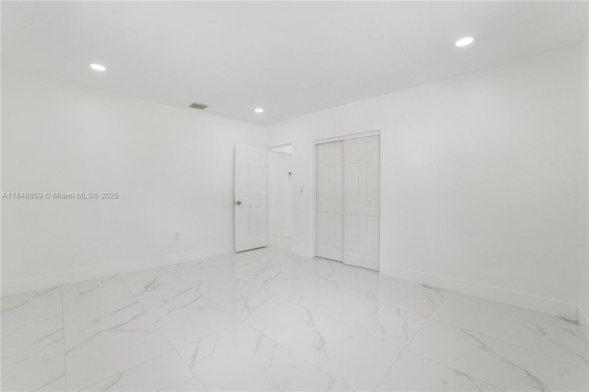 Empty room, Interior, Marble, Recessed Lighting