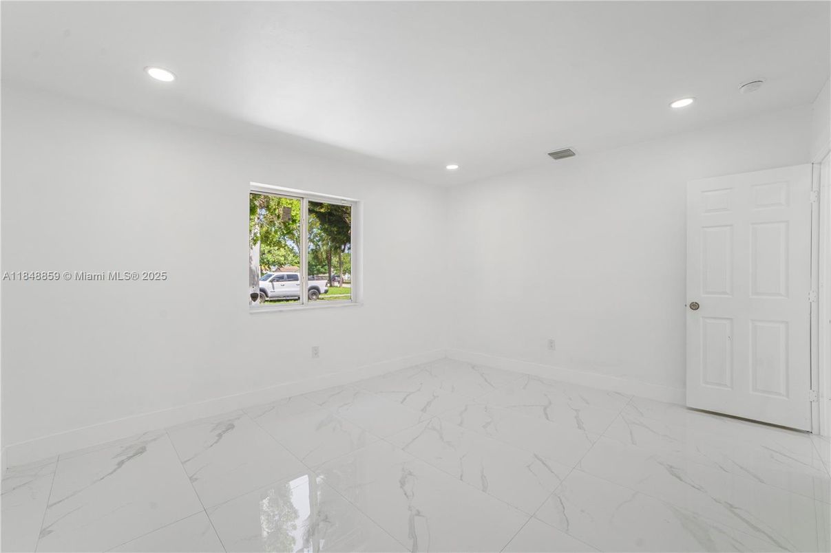 Empty room, Interior, Marble, Recessed Lighting