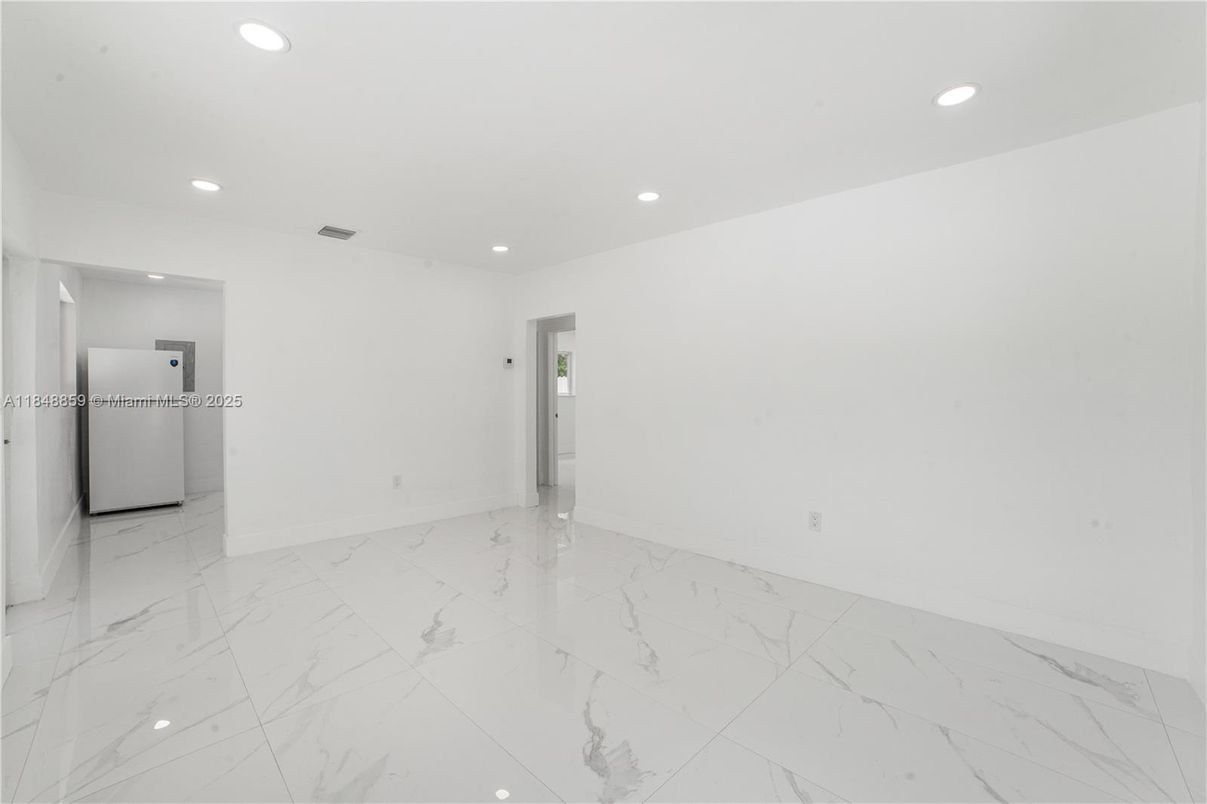 Empty room, Interior, Marble, Recessed Lighting