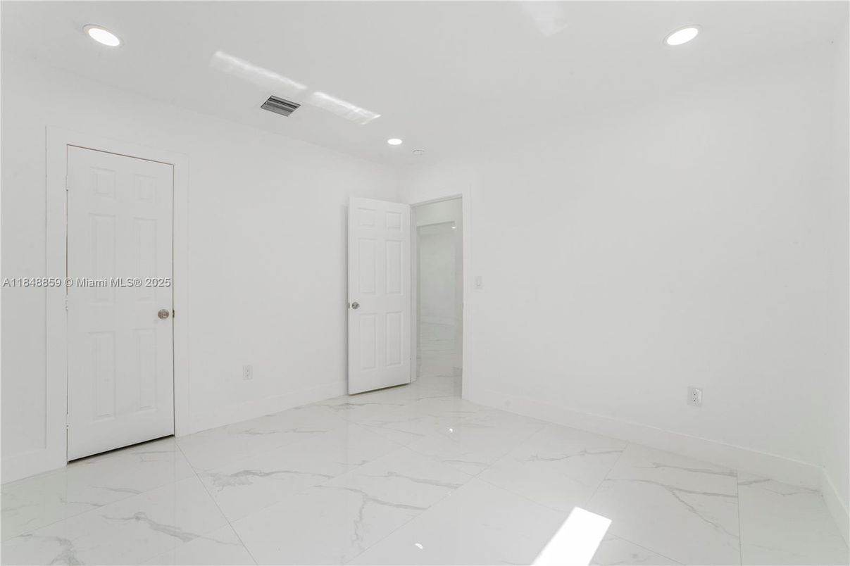 Empty room, Interior, Marble, Recessed Lighting