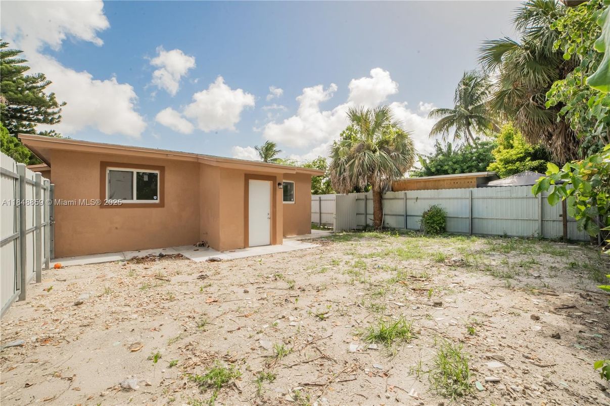 Backyard, Exterior