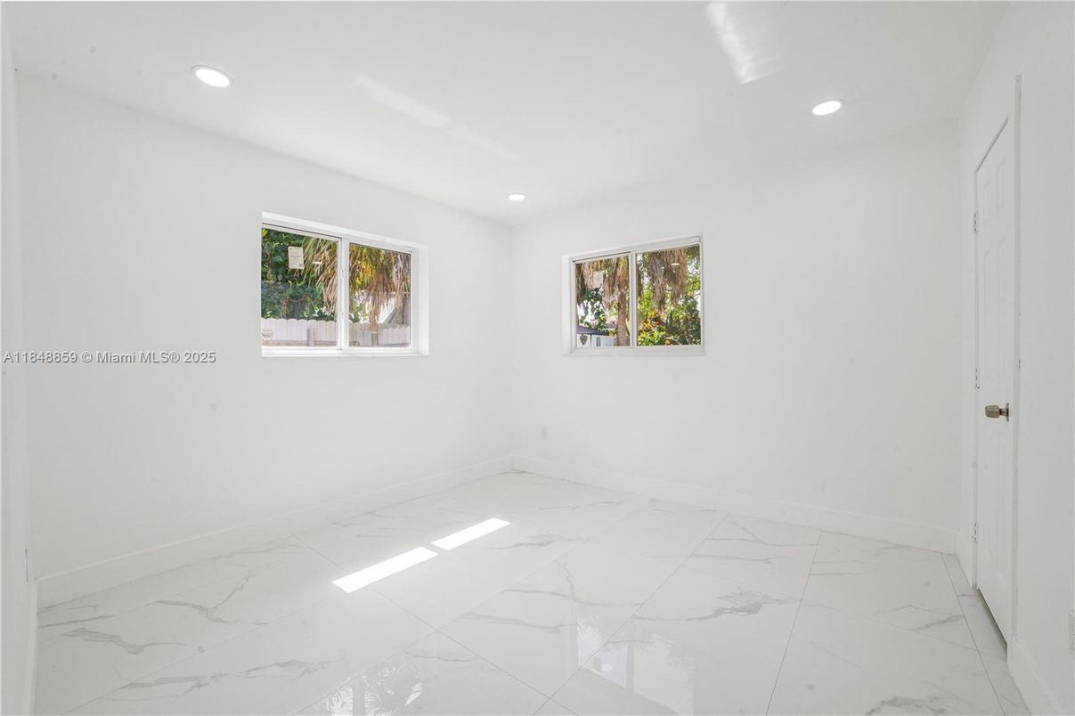 Empty room, Interior, Marble, Recessed Lighting