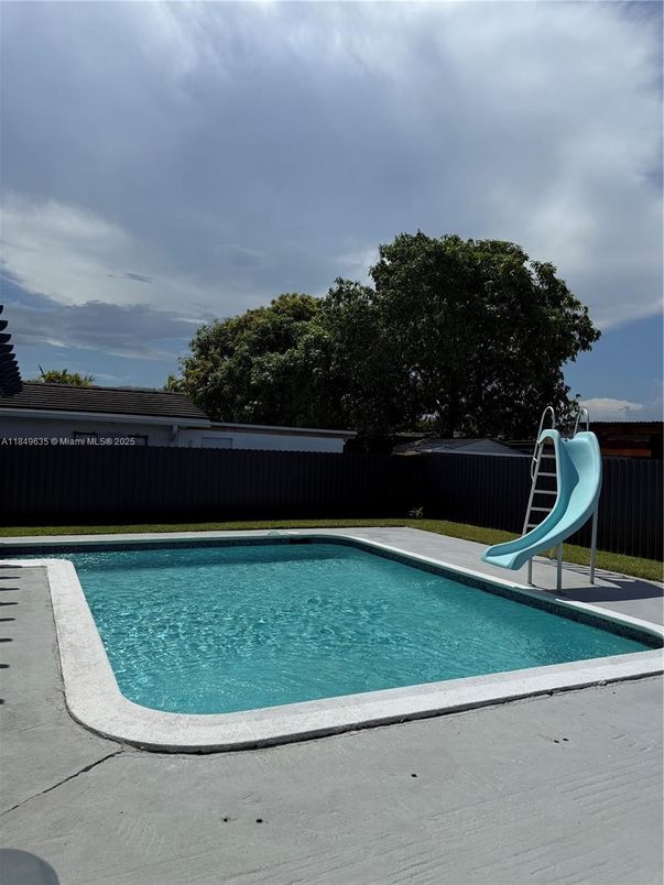 Exterior, Playground, Pool