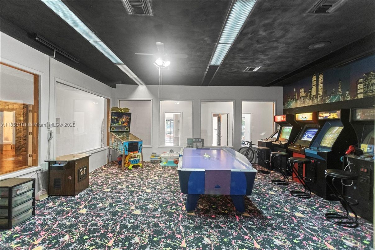 Billiard Table, Game Room, Interior
