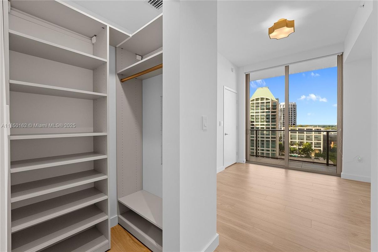 Interior, Walk-in Closets, Wood Texture Flooring