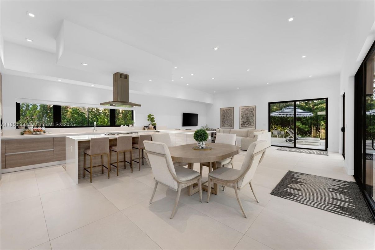 Dining room, Interior, Kitchen, Recessed Lighting