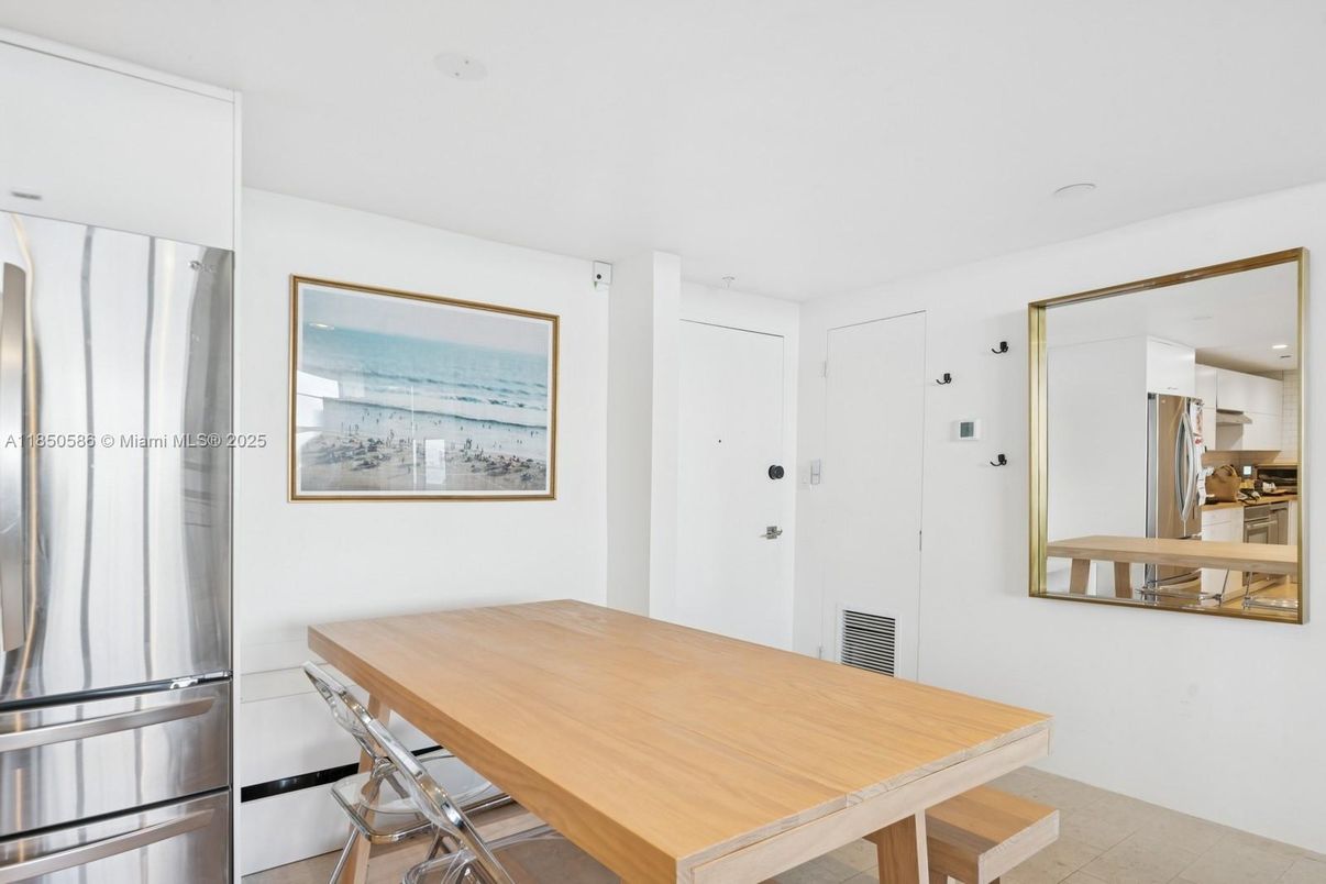 Dining room, Interior, Recessed Lighting