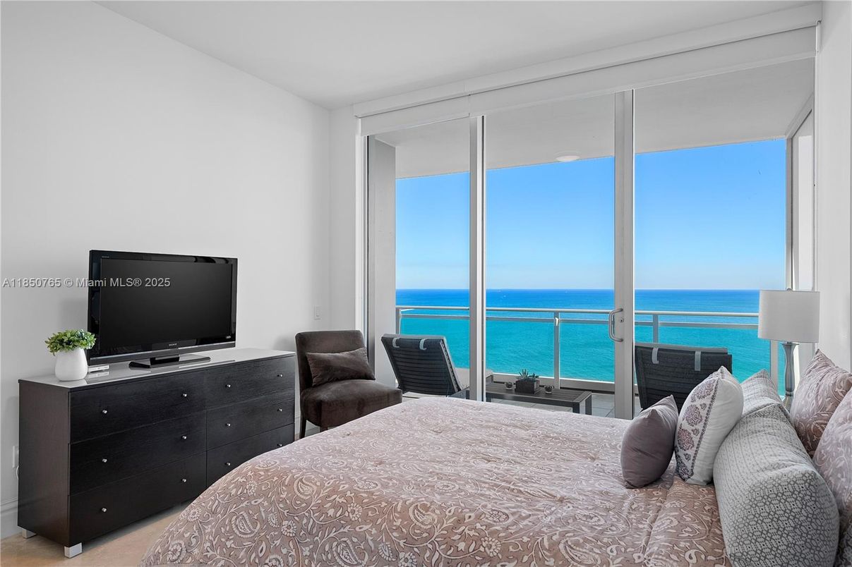 Bedroom, Interior, Water
