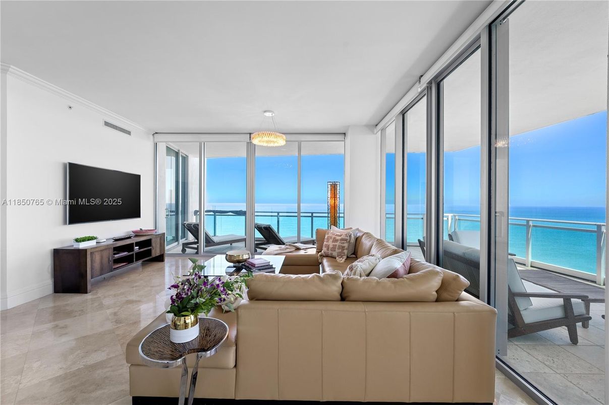 Interior, Living room, Water