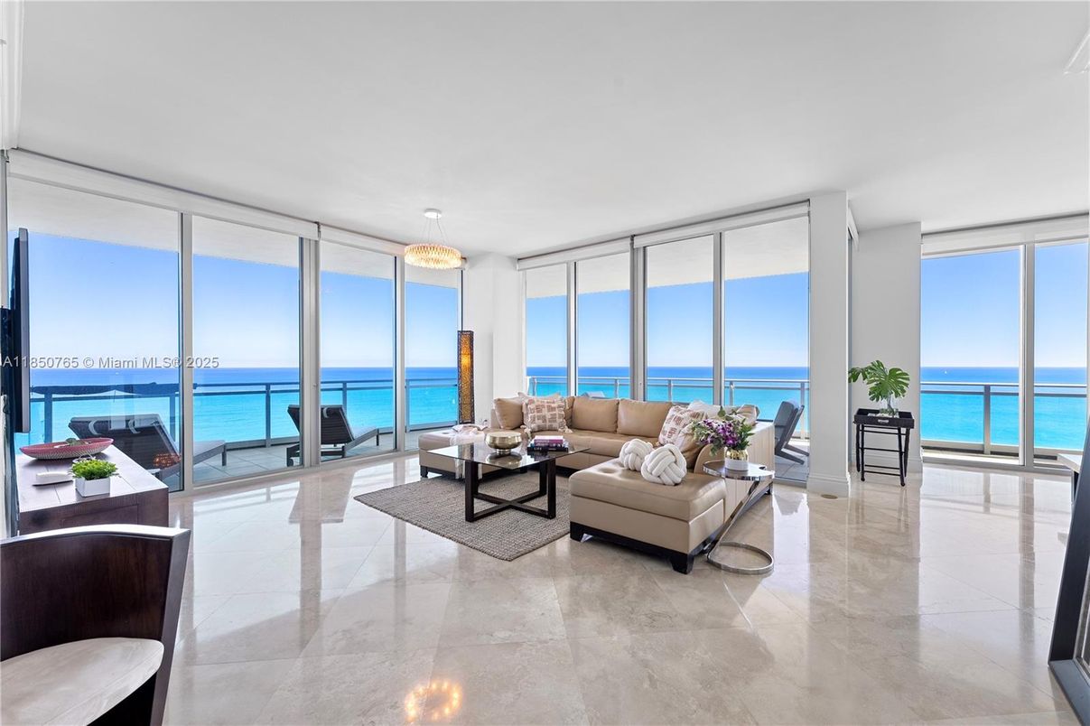 Interior, Living room, Water