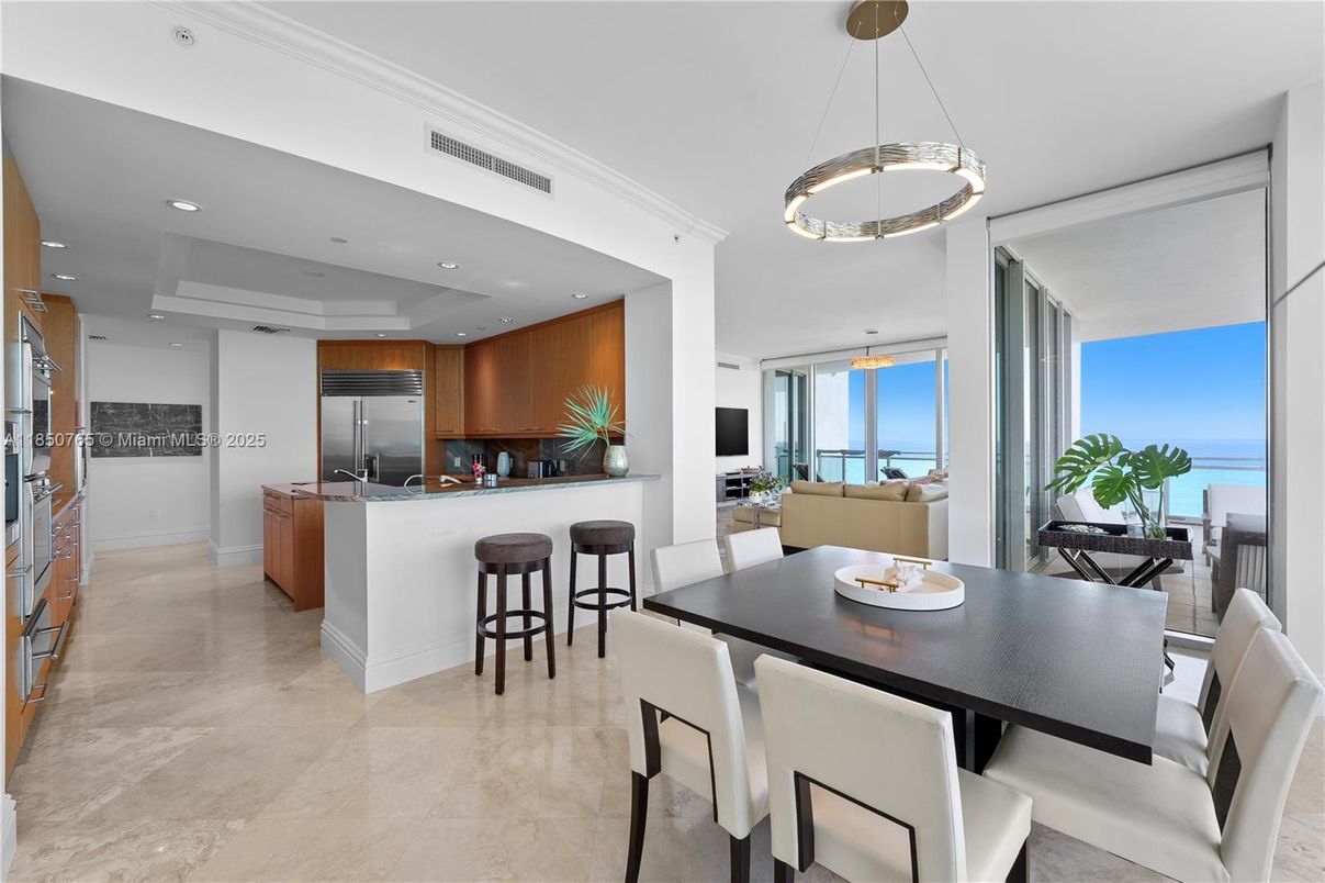 Dining room, Interior, Kitchen, Pendant Lights, Recessed Lighting, Stainless Steel Appliances, Water