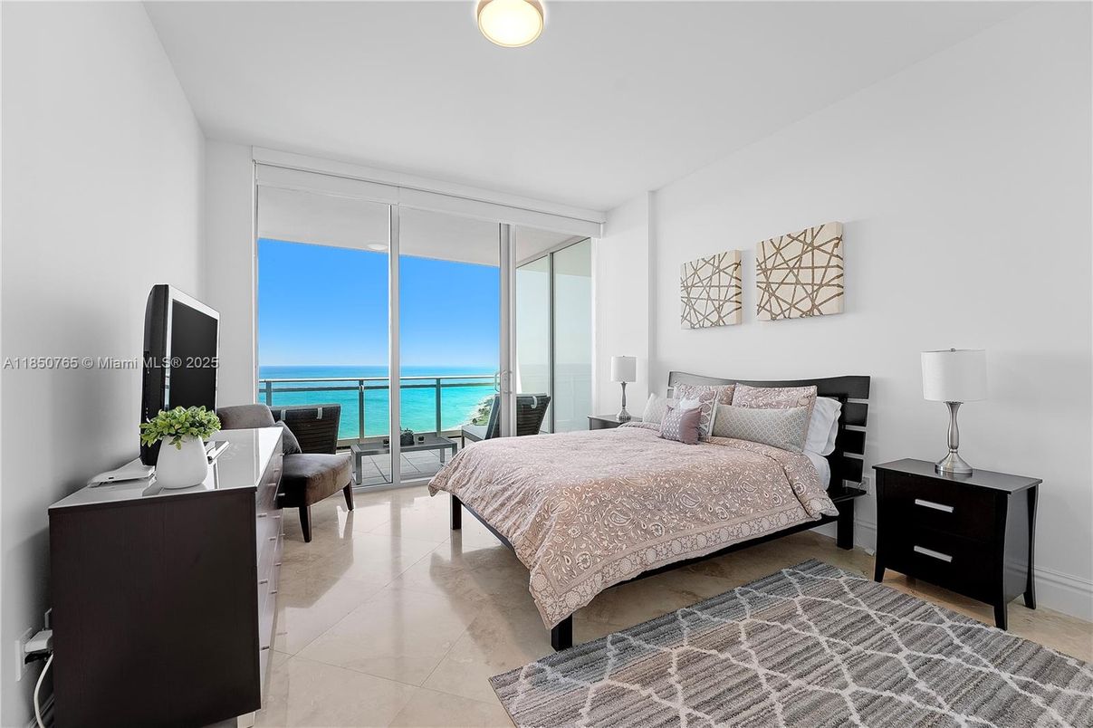 Bedroom, Interior, Water