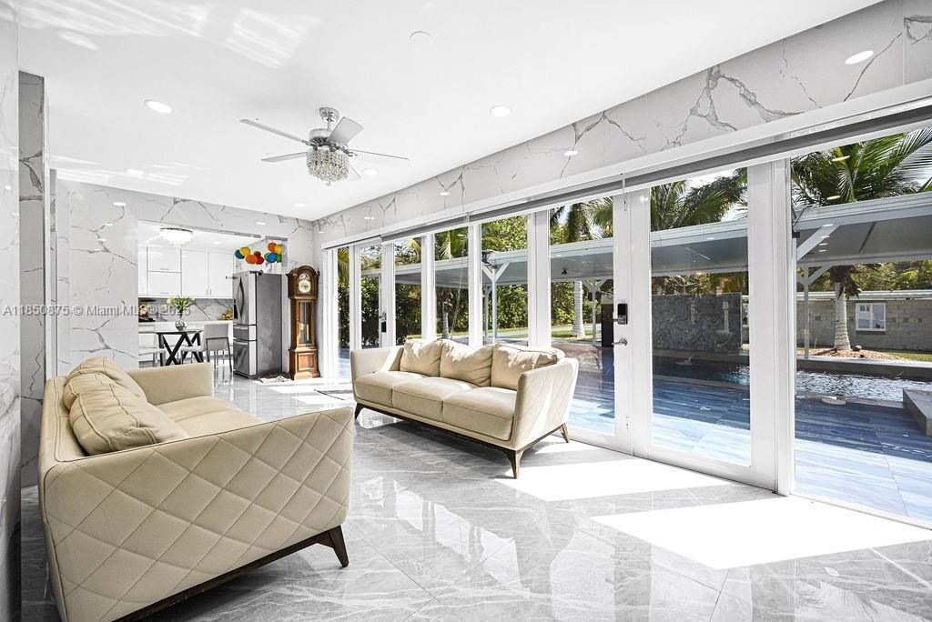 Dining room, Interior, Living room, Marble Walls, Recessed Lighting, Sun Room