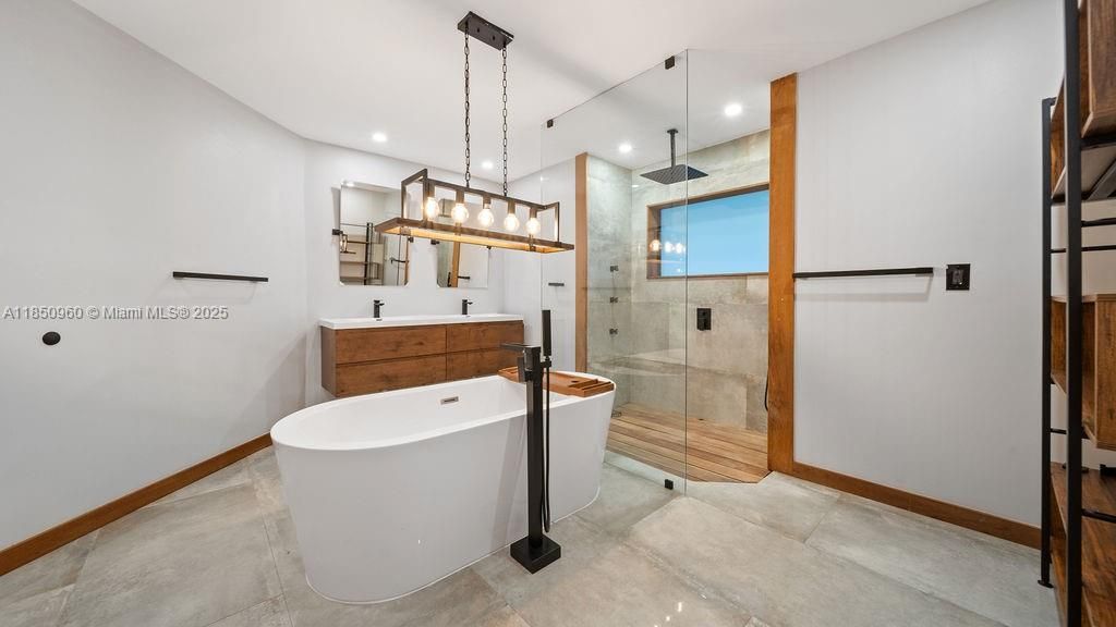 Bathroom, Free Standing Baths, Glass Shower, Interior, Pendant Lights, Recessed Lighting